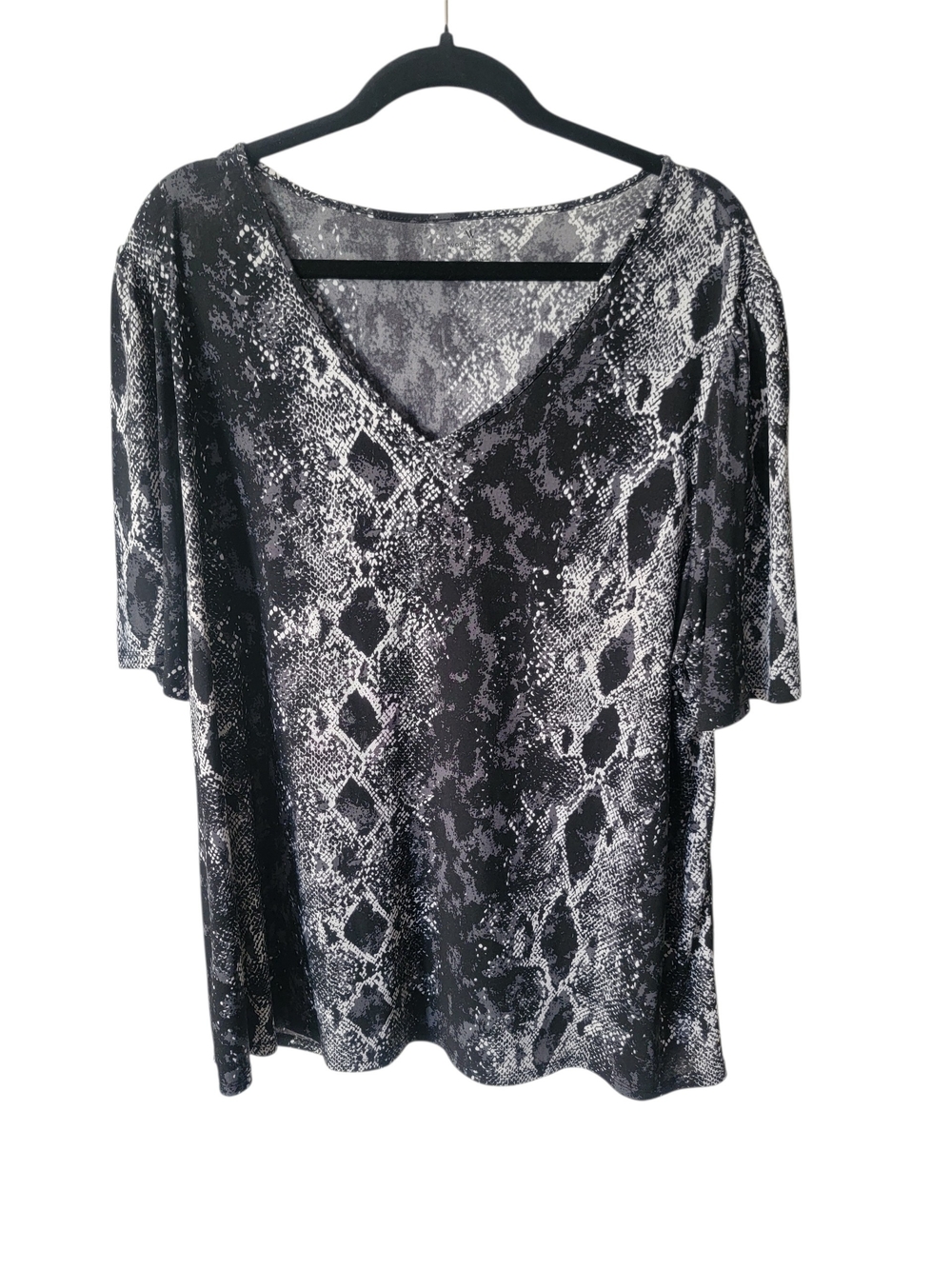 Worthington Black & Gray Snake-Print V-Neck Short Sleeve Top - 1X